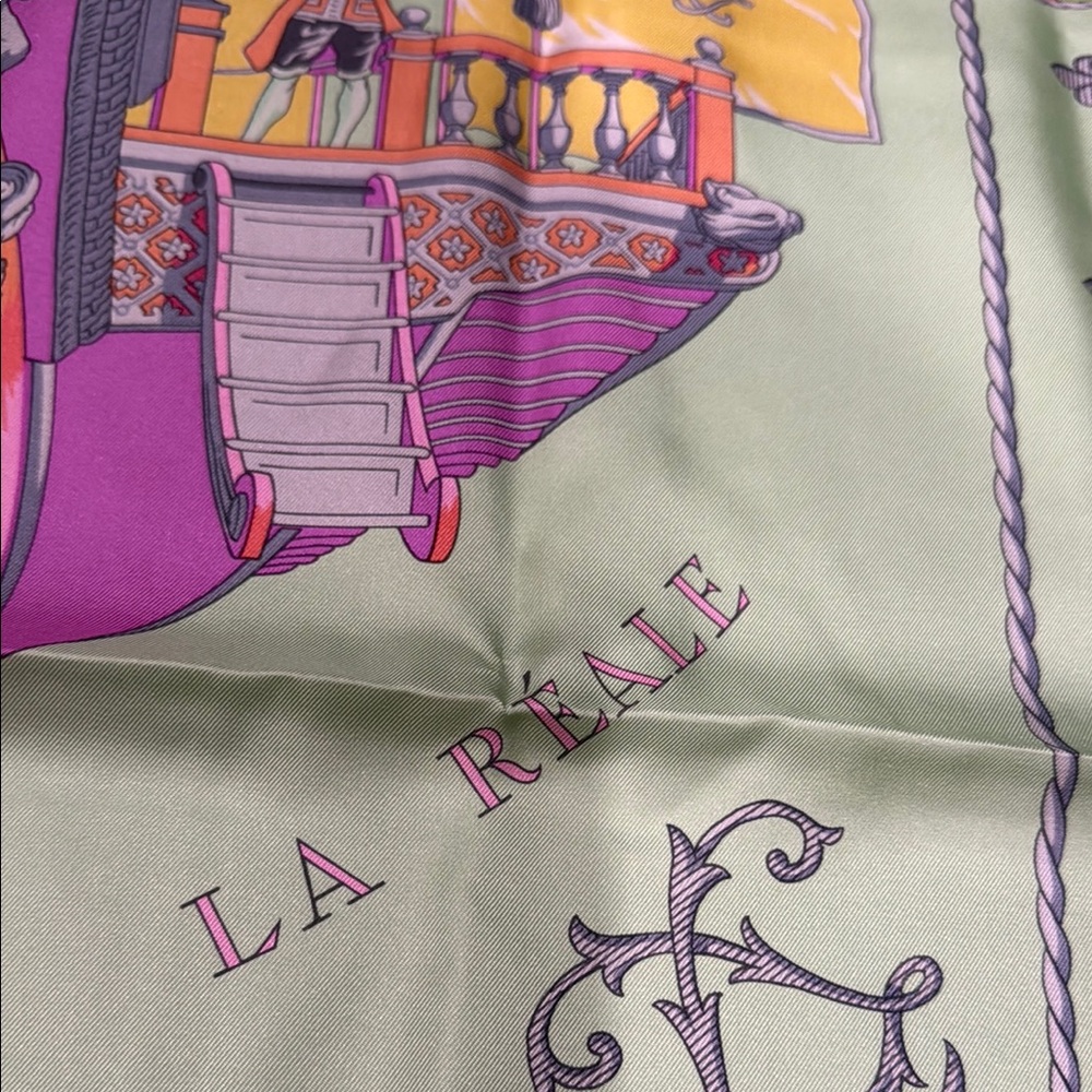 Hermès Silk Scarf with Green and Orange Design - Picture 4 of 6